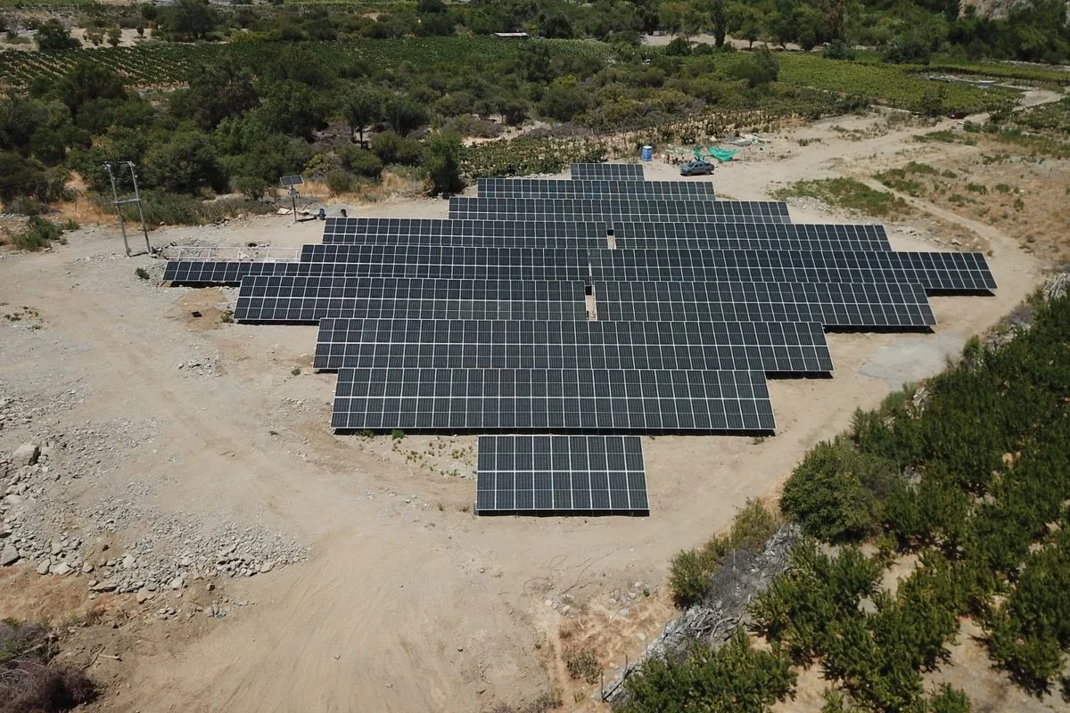 Planta El Coipo entre viñedos y una quebrada